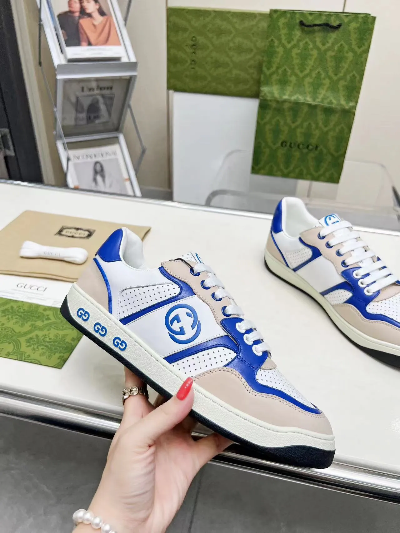 P620 💞💞Gucci G Home’s latest popular sports shoes, couple’s style, casual, retro white shoes 🌸🌸🌸 New popular series. The exquisite and compact interlocking double G logo romantically interprets the aesthetic concept of this series. Made of off-white leather, retro inspiration is cleverly blended into the sneaker design to reinterpret the brand logo. Exquisitely packaged at the delivery counter 🛍📦 ▪️Fabric: Original custom-made imported first-layer cowhide leather ▪️Lining: Original custom-made imported cowhide lining ▪️Outsole: Original molded two-color TPU outsole ▪️Size: Women's 35-40 / Men's 39-45